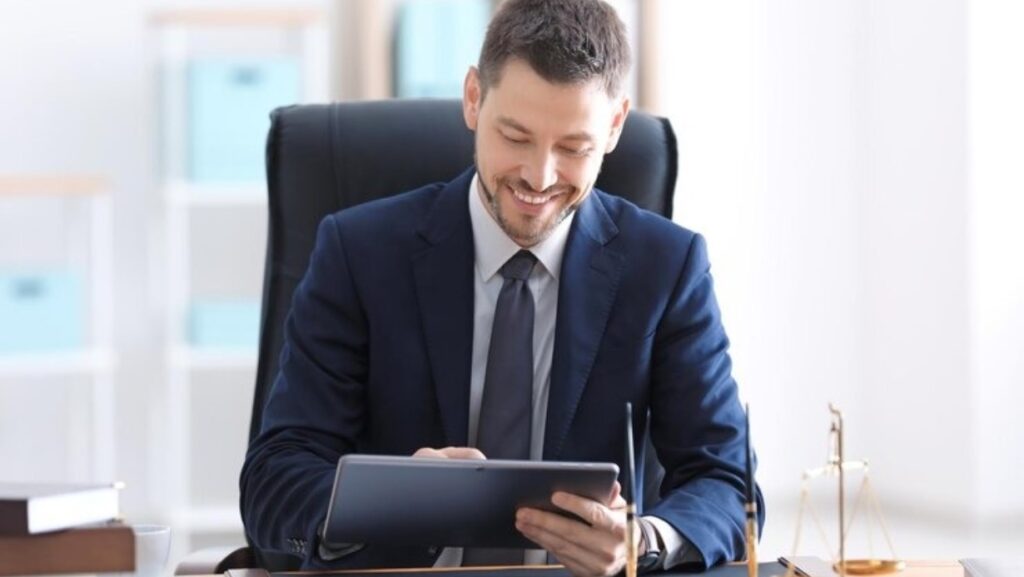 Advogado especialista em ações contra planos de saúde e SUS.